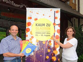 Vom 1. bis 10. August findet das Missio-Camp unter dem Motto "Kaum zu Glauben!" statt. Stefan und Anke Schroth freuen sich schon zwei tolle Wochen voller unglaublicher Erlebnisse mit Gott. Foto: Marion Eckert