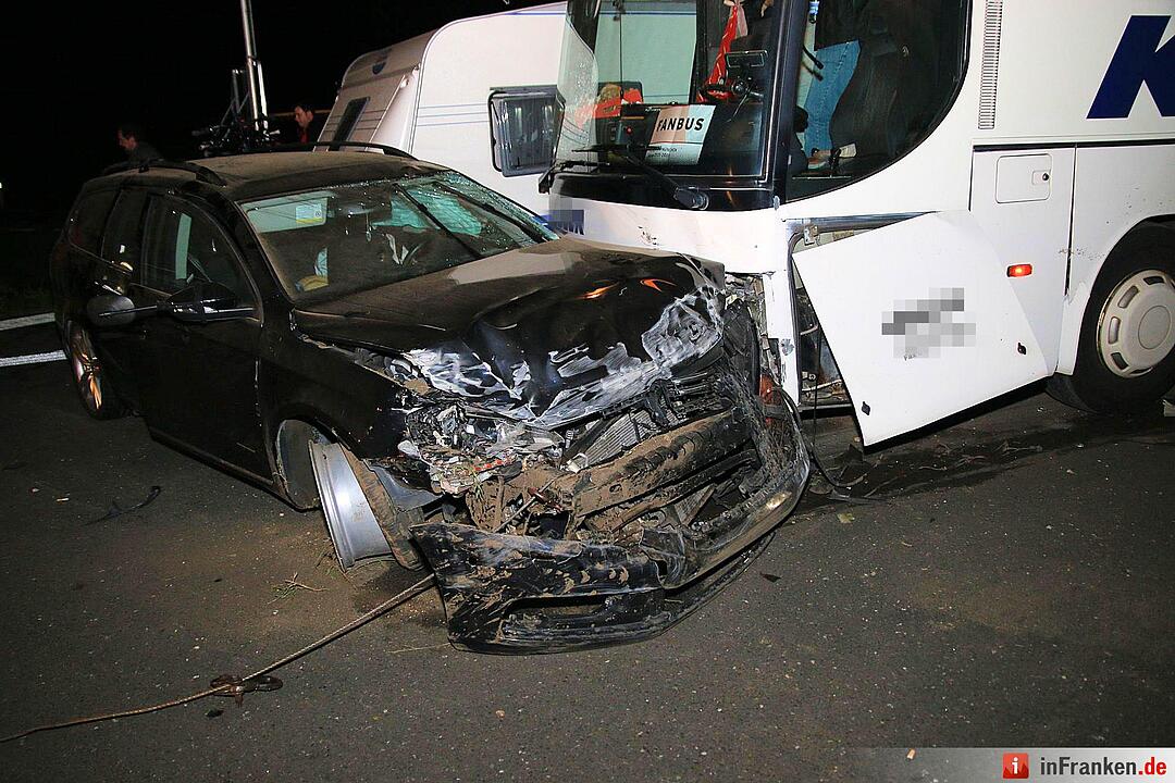 Unfall mit Reisebus auf der A73