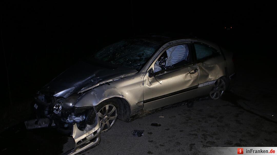 Auto überschlägt sich bei Ellingen