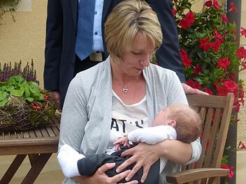 Stefanie Zelles und der kleine Benjamin DominikFoto: Carmen Schwind