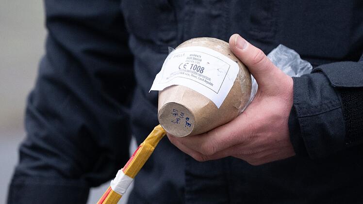 Junge bei Silvester in Berlin von Kugelbombe schwerst verletzt?