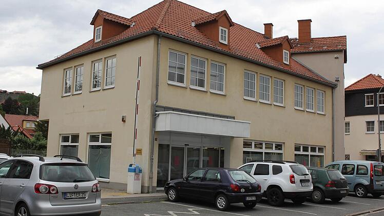 Im Erdgeschoss des Hauses in der Johann-Knoch-Gasse 9 eröffnet demnächst am 22. Juli die Kreisbücherei.