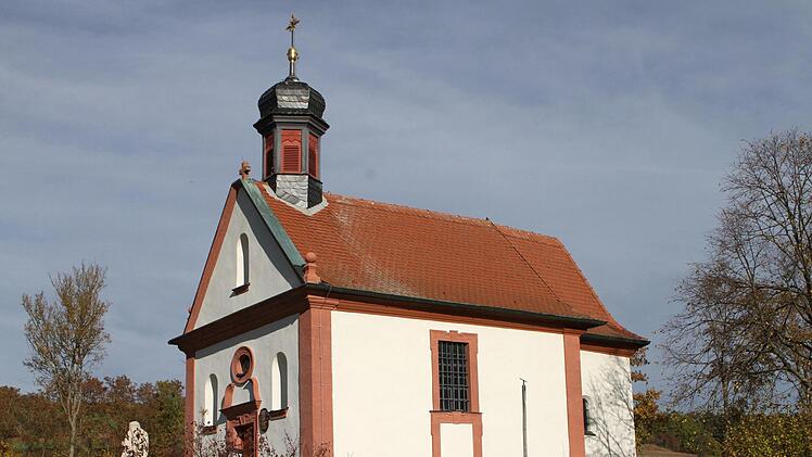 Als "Ortspatronin" wird Mutter Anna besonders verehrt, der auch diese Kapelle gewidmet ist.