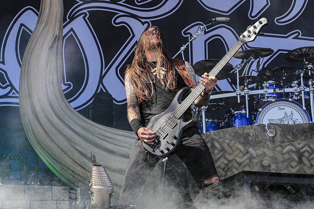 Amon Amarth bei Rock im Park 2019: Ganz viel Metal und Feuer bringt die Fans zum Durchdrehen