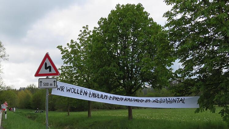 Die Forderung nach einen Radweg im Tal des Weißen Mains war auch beim autofreien Sonntag im Mai 2019 zu lesen.Foto: privat