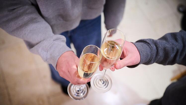 Widerspricht der Jugendschutz dem "begleiteten" Trinken für Jugendliche?