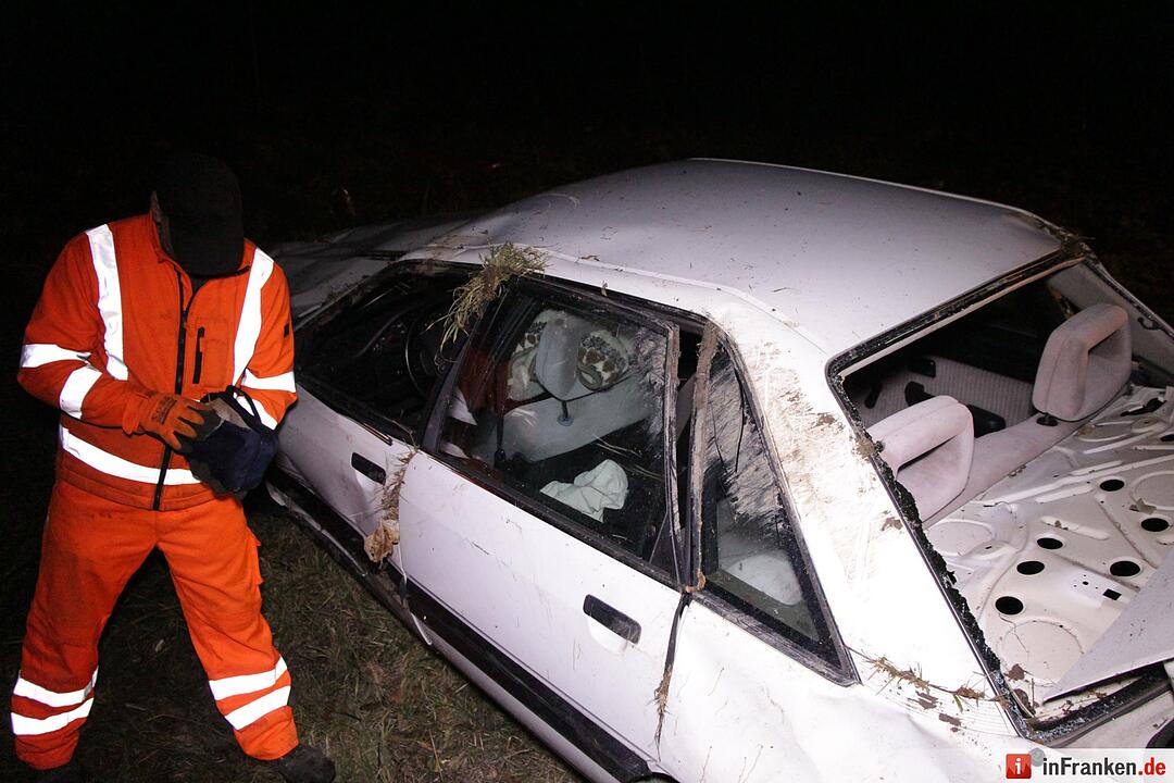 Auto ueberschlaegt sich auf der A3 mehrfach - Fahrer stirbt am Unfallort
