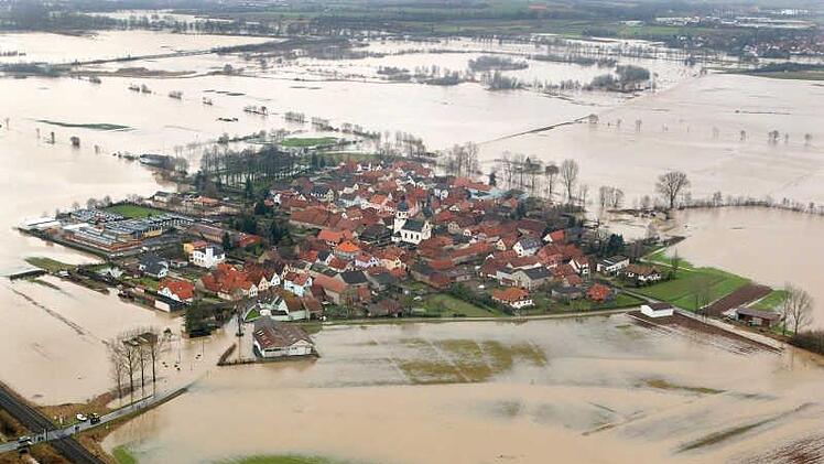 Zu Beginn des Jahres 2003 hatte ein Hochwasser den Landkreis heimgesucht. Augsfeld wurde zur Insel.