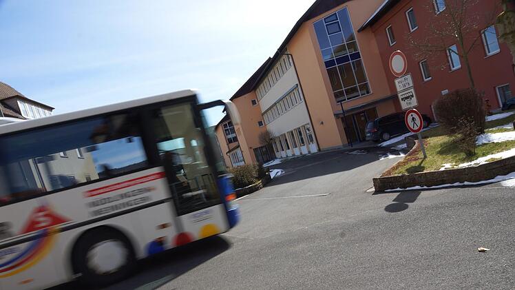 Die Busse werden ab Donnerstag, 12. April, die Grundschule morgens nicht mehr anfahren.Foto: Archiv/Arkadius Guzy