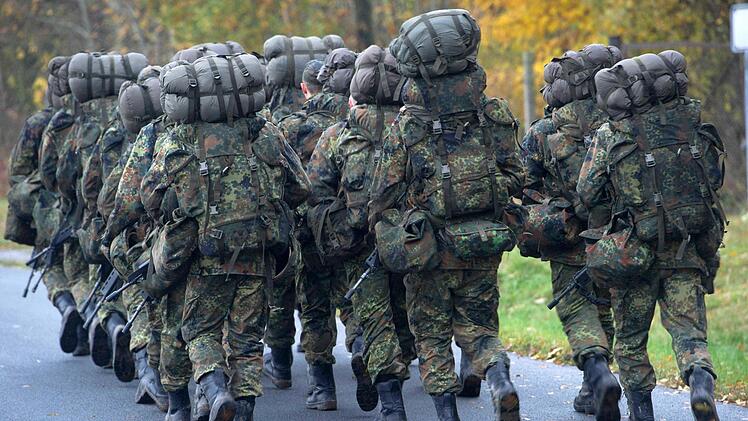 Märsche gehören bei der Bundeswehr zur Tagesordnung.  Symbolfoto: Stefan Sauer/dpa