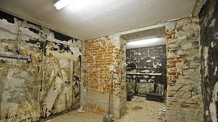 Der Keller - hier ein Kühlraum  - musste  komplett entkernt werden. Foto: Achat-Hotel