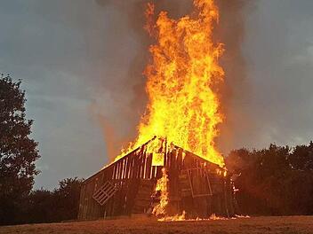 Das kunstvoll errichtete Hexenhaus war dazu bestimmt, in Flammen aufzugehen. Foto: privat