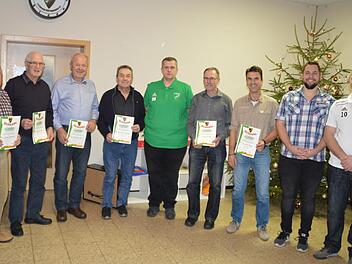 Alle Geehrten ab 40 Jahre: Werner Hückmann, Hans-Peter Pfister, Hans-Dieter Bieber, Hans-Dieter Peckhaus, Björn Kamenik (Vorsitzender ), Roland Seufert, Achim Pfennig, Sven Gessner (Vorsitzender ) und Manuel Düring (Vorsitzender ) Annette Warmuth