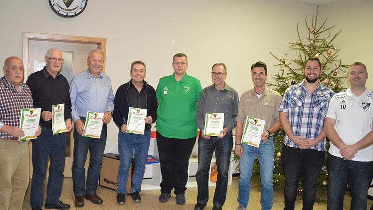 Alle Geehrten ab 40 Jahre: Werner Hückmann, Hans-Peter Pfister, Hans-Dieter Bieber, Hans-Dieter Peckhaus, Björn Kamenik (Vorsitzender ), Roland Seufert, Achim Pfennig, Sven Gessner (Vorsitzender ) und Manuel Düring (Vorsitzender ) Annette Warmuth