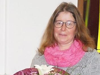 Sabine Schiffler wurde für ihr 18-jähriges ehrenamtliches Engagement als Gemeinderätin des Marktes Zeitlofs mit einer Ehrenurkunde des Freistaats Bayern ausgezeichnet.