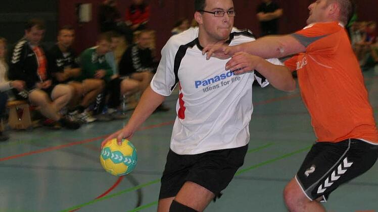 Ohne einen Treffer ging Sebastian Görtler (weißes Trikot) aus der Partie.