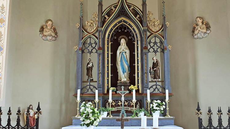 Altar in der Kirche Oberoberndorf