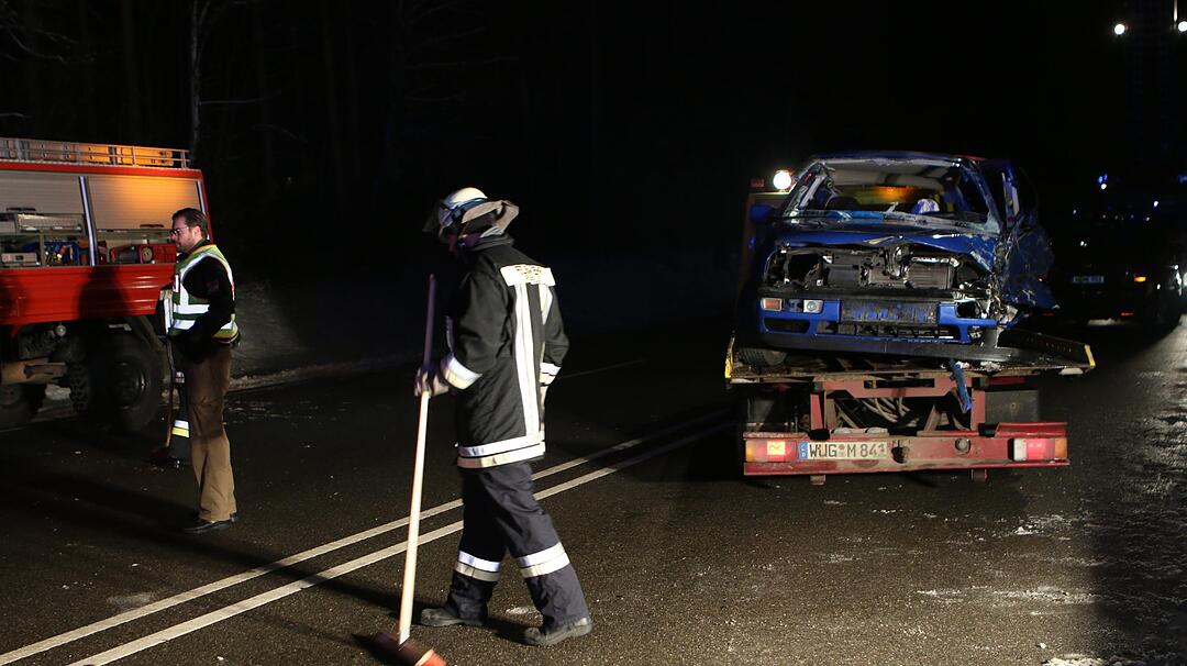 Frontalzusammenstoss auf der B2 fordert zwei verletzte Personen