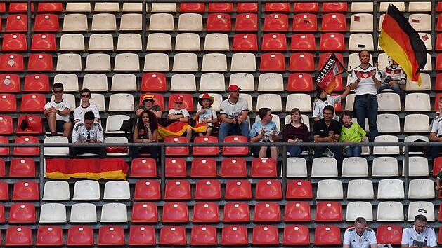 Die R&auml;nge waren in N&uuml;rnberg beim Quali-Spiel nicht gut gef&uuml;llt. Foto: dpa