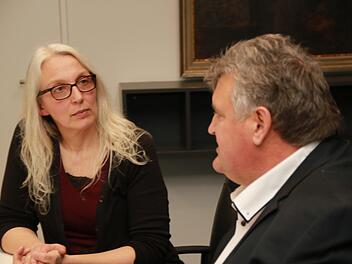 Die Kandidaten Steffi Meile-Fritz und Gerhard Schneider im Gespräch.Foto: Jürgen Gärtner