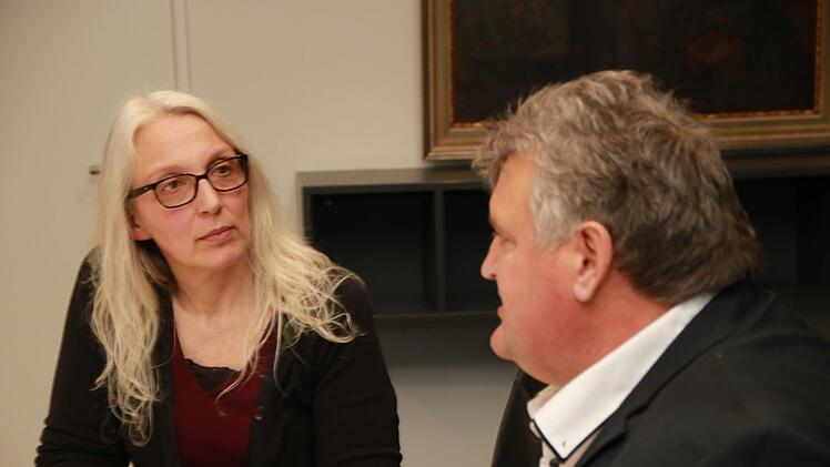 Die Kandidaten Steffi Meile-Fritz und Gerhard Schneider im Gespräch.Foto: Jürgen Gärtner
