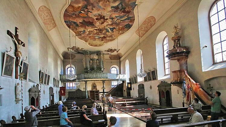 Der "Dom der Vorrhön", die Pfarrkirche in Großwenkheim, ist besonders  prächtig und soll seinen Platz im Kulturweg bekommen. Foto: Dieter Britz