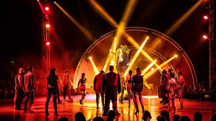 Würzburg: "Zirkus des Horrors" mit außergewöhnlicher Show - und "echtem Blut"