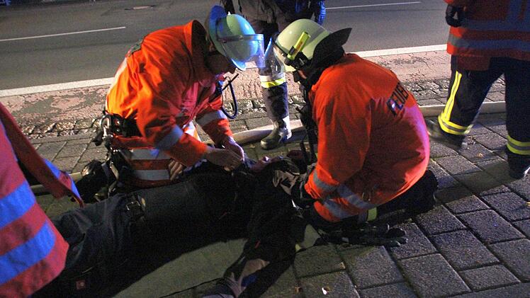 Ein "Verletzter" wird geborgen. Foto: Josef Hofbauer