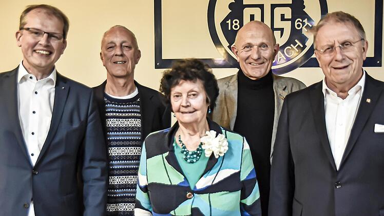 Im Bild Dritter B&uuml;rgermeister Ralf Hartnack, Uwe Kern, Heidesuse Wagner, Michal Deichsel (alle ATS) und Bezirkstagspr&auml;sident Henry Schramm.