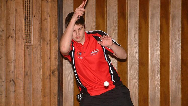 Fabian Murrmann vom TTC Au II blieb  in seinen beiden Einzeln in Nurn  unbezwungen und gab  noch nicht einmal einen Satz ab. Foto: Hans Franz