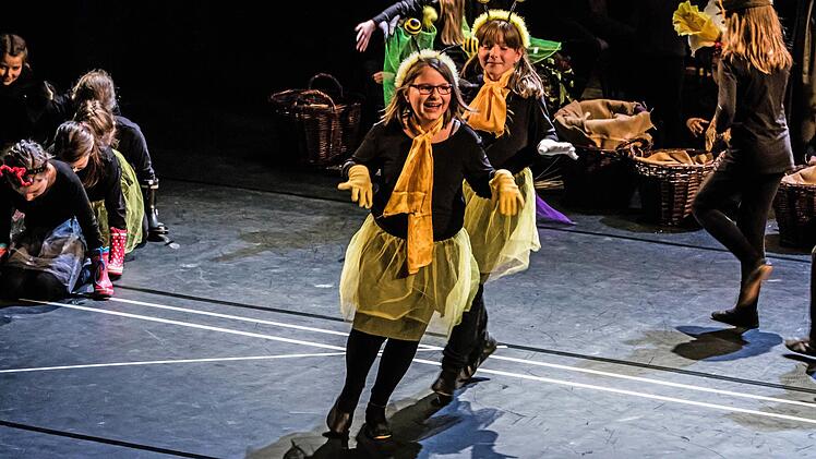 "Compose Janácek": Schüler aus Neustadt und Coburg präsentierten ihre Version der Oper "Das schlaue Füchslein" im Landestheater. Foto: Jochen Berger
