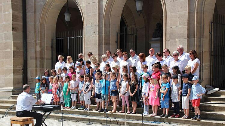 Waldeslust Spittelstein zusammen mit dem Chor der Grundschule Creidlitz und der PestalozzischuleOliver Schmidt