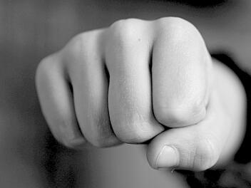 16-Jähriger verletzt 14-Jährigen auf Sommerkirchweih im Kreis Erlangen-Höchstadt 16-Jähriger verletzt 14-Jährigen auf Sommerkirchweih im Kreis Erlangen-Höchstadt