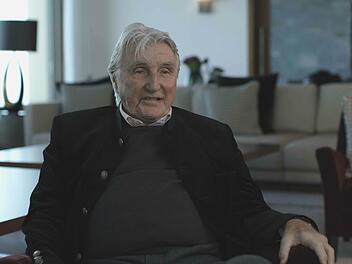 Jürgen Lenz ist einer der beiden Erfinder der UEFA Champions League. Der Dokumentarfilm "Trophy Men - Die Erfindung der UEFA Champions League" erzählt, wie zwei Deutsche den Fußball in den frühen 90-ern neu erfanden.