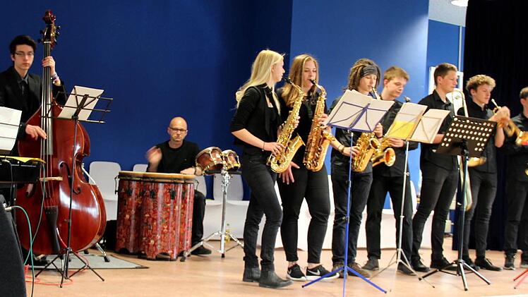 Die Bigband des Christian-Ernst-Gymnasiums Erlangen "INE Salsa Projekt" Foto: Johanna Blum
