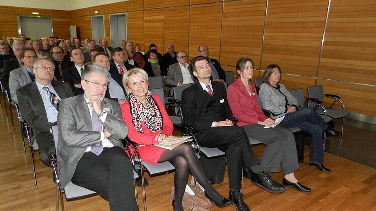 120 Gäste waren zur Auftaktveranstaltung zur Energiewende im Landkreis Kitzingen nach Iphofen eingeladen. Foto: Rainer Fritsch