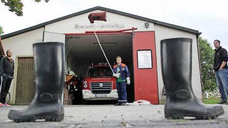 Marco Hälter beim Zielwurf mit der Feuerwehrleine Fotos: Matthias Einwag