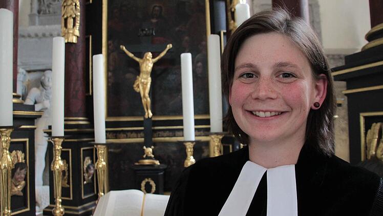 Jennifer Ebert schreibt ihre Doktorarbeit und wirkt ehrenamtlich als Pfarrerin in Thurnau. Foto: Jürgen Gärtner