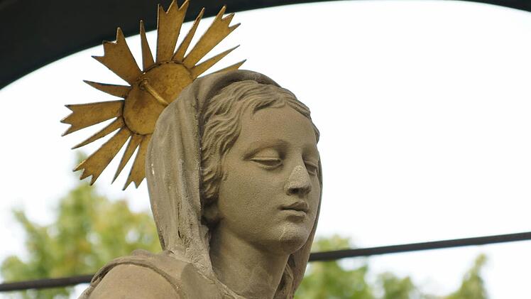 Die Marienfigur bekommt einen neuen Platz.Foto: Arkadius Guzy