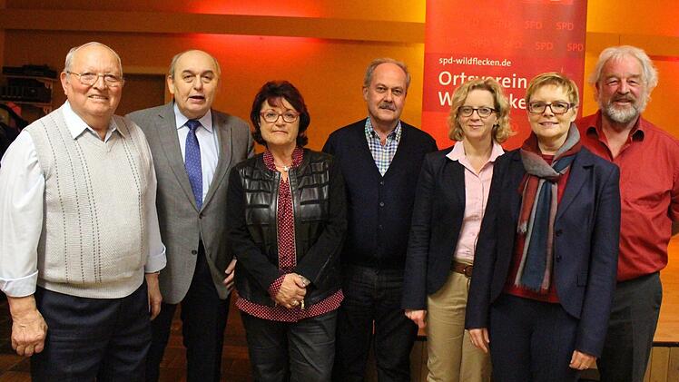Ehrungen beim SPD Ortsverein in Wildflecken (von links): Gründungsmitglied Adolf Lieb, Vorsitzender Alfred Schrenk, Monika Müller (40 Jahre Mitglied), Hermann Pickel (25 Jahre), Natascha Kohnen, Sabine Dittmar und Robert Römmelt.  Foto: Sebastian Schmitt-Mathea