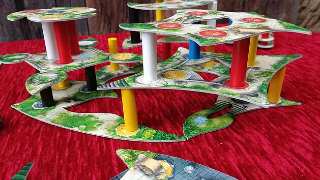 Spiele-Test "Menara" - spannende Stapelspiel für die ganze Familie von Zoch