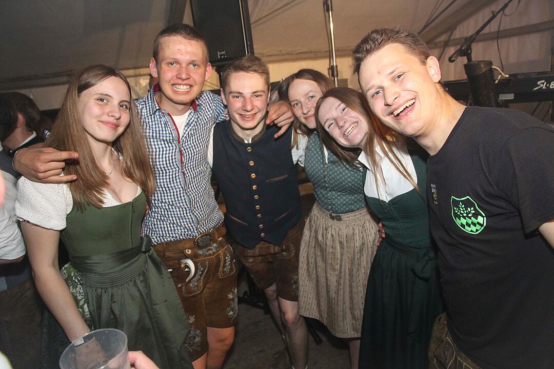Gro&szlig;losnitz feiert!
