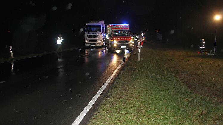 Eine Vielzahl an Rettungskräften war an der Unfallstelle.  Foto: Friedwald Schedel