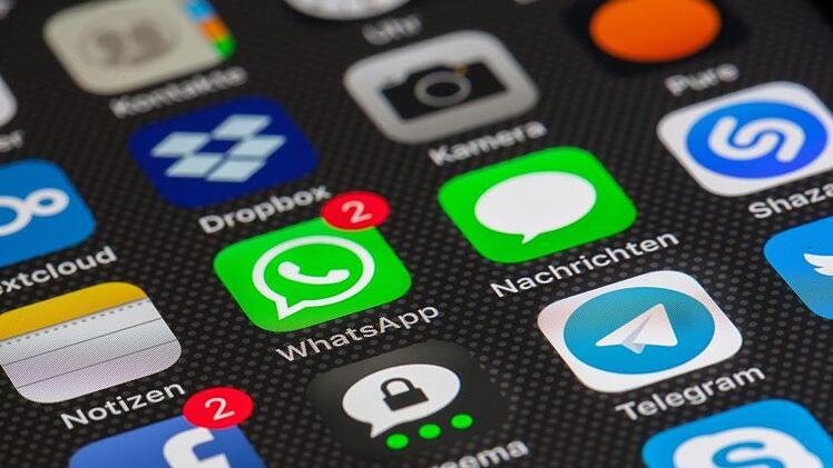 Tiefgreifende Neuerung bei WhatsApp: Ab Februar können im Messenger Werbeanzeigen geschaltet werden. Foto: pixabay/LoboStudioHamburg