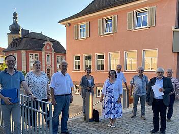 Der Vorstand des Fördervereins mit dem neuen Vorstandsmitglied Dietlinde Peter (5. v. r.) Foto:  privat