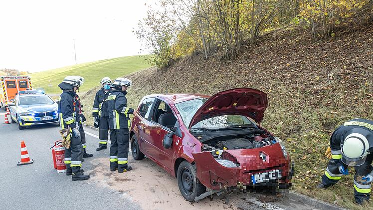 Drei Verletzte nach Überschlag mit Kleinwagen