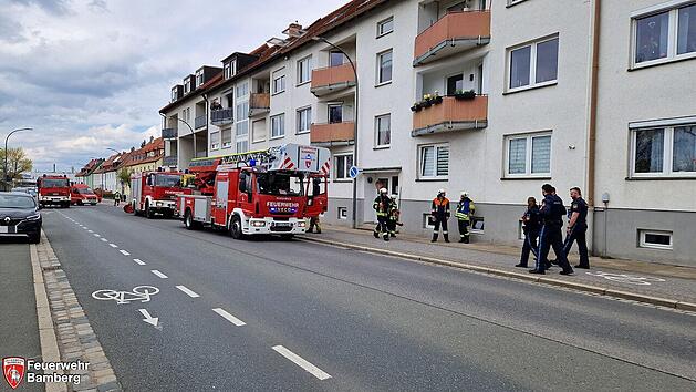 Bamberg: Gemeldeter Zimmerbrand l&ouml;st Feuerwehreinsatz aus - "Niemand &ouml;ffnete"