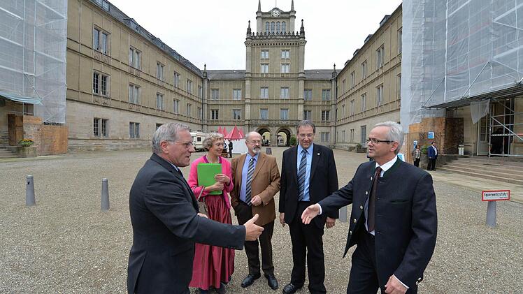 Begrüßung im Schlosshof