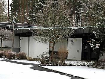 Nur zu bestimmten Anlässen genutzt: Das einstige Offiziersheim vor dem Eingang zur Kaserne steht wieder zum Verkauf. Der Biergarten wanderte von dort aus nur wenige Meter weiter zum Landhotel, das der selben Familie gehört. Foto: Ralf Kestel
