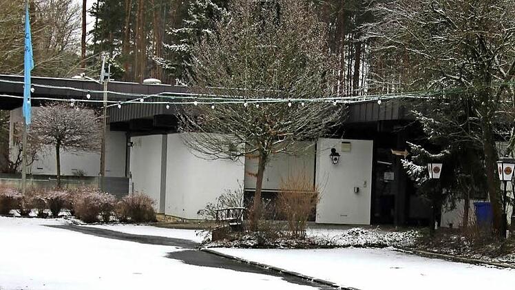 Nur zu bestimmten Anlässen genutzt: Das einstige Offiziersheim vor dem Eingang zur Kaserne steht wieder zum Verkauf. Der Biergarten wanderte von dort aus nur wenige Meter weiter zum Landhotel, das der selben Familie gehört. Foto: Ralf Kestel